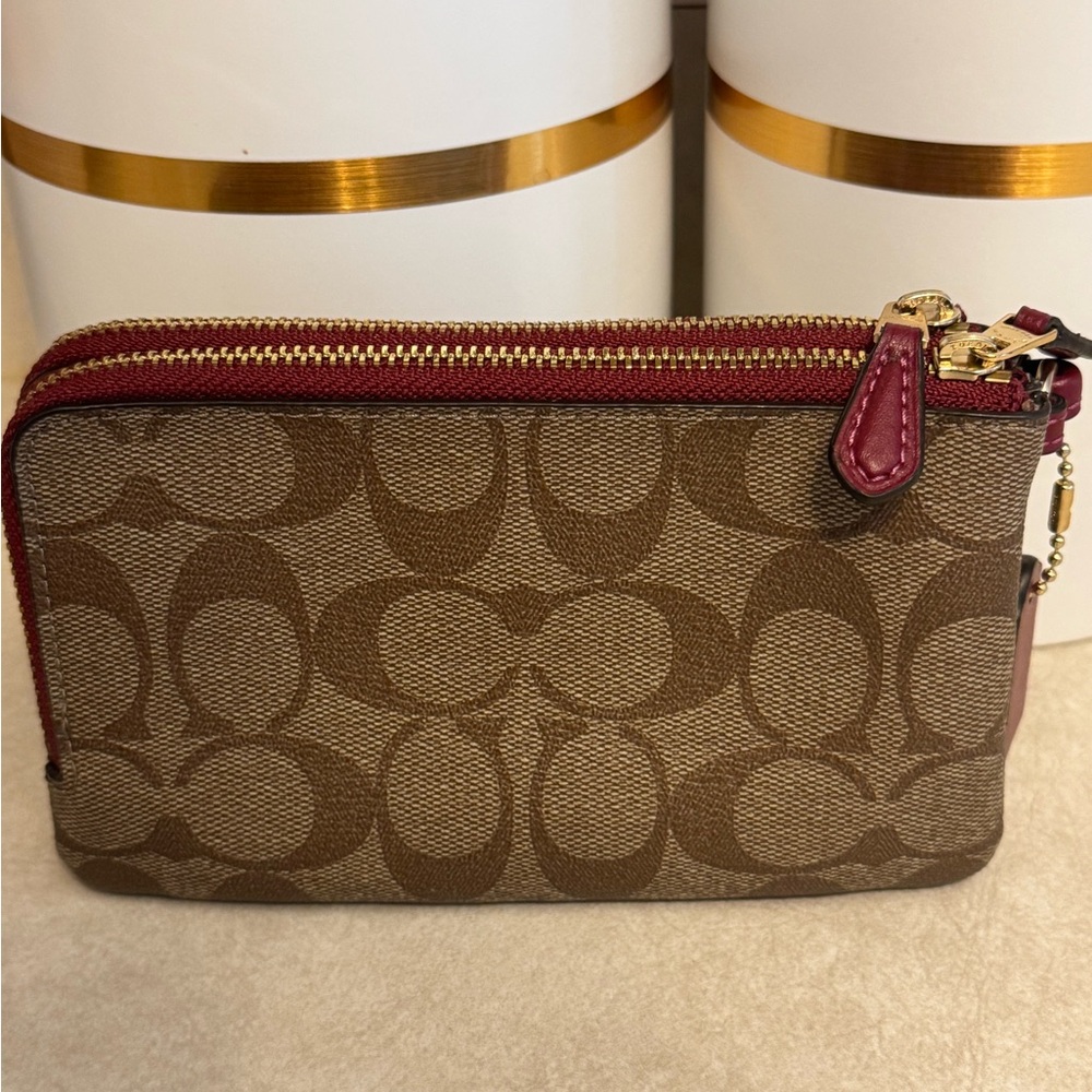 NWOT Coach Double Brown and Red  Signature  Wristlet - Picture 3 of 4